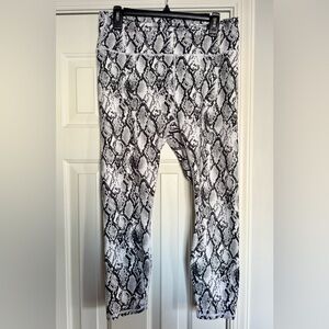 Fabletics powerhold Monochrome Snakeskin Leggings XL